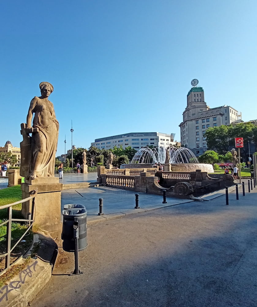 Plaça de Catalunya Plaça de Catalunya