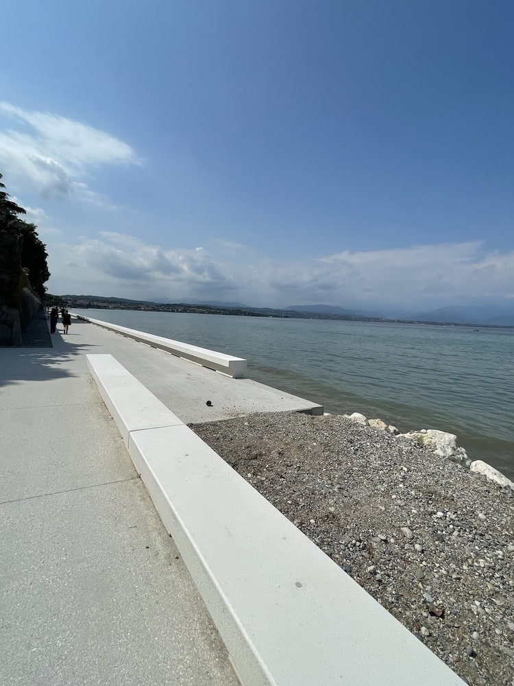 Spiaggia Desenzano del Garda Spiaggia Desenzano del Garda