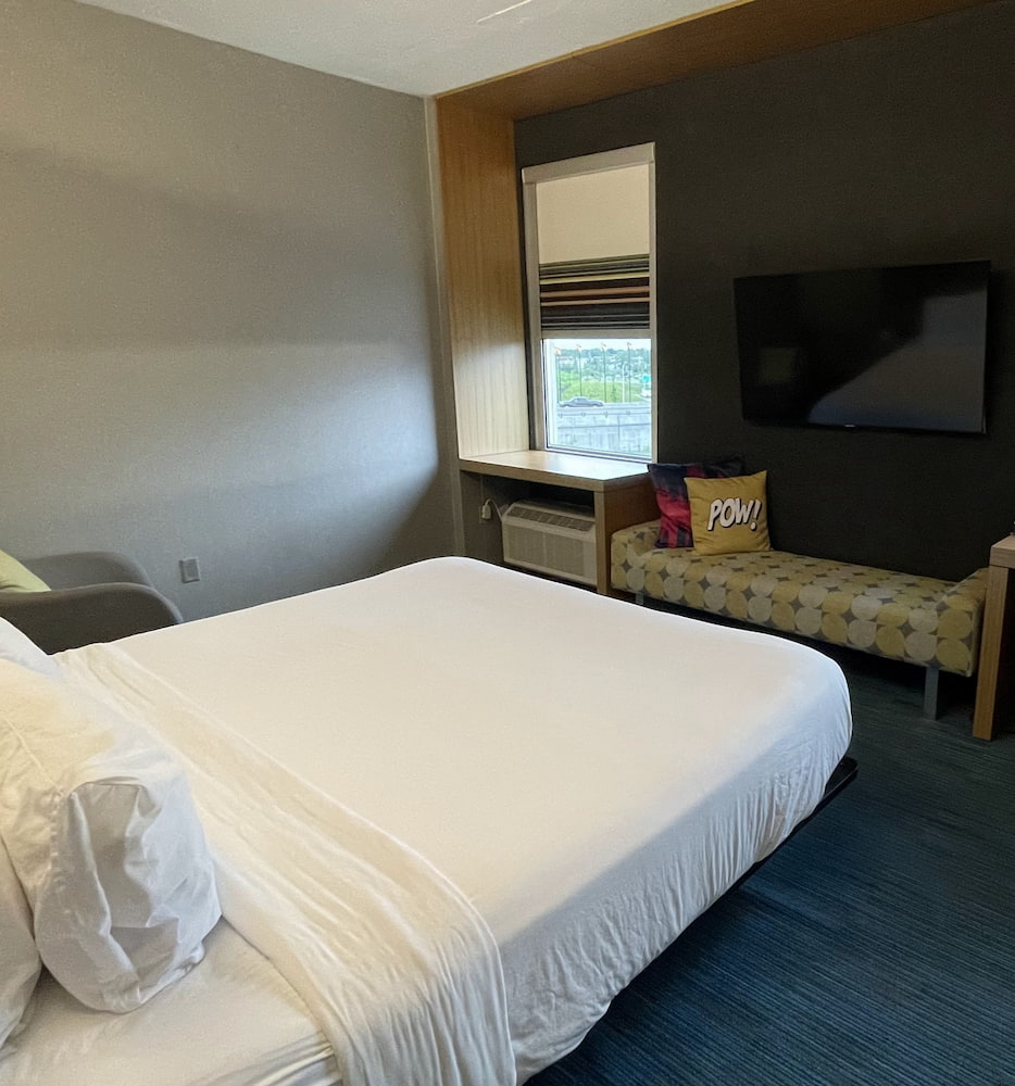 Aloft Montreal Airport Aloft Montreal Airport