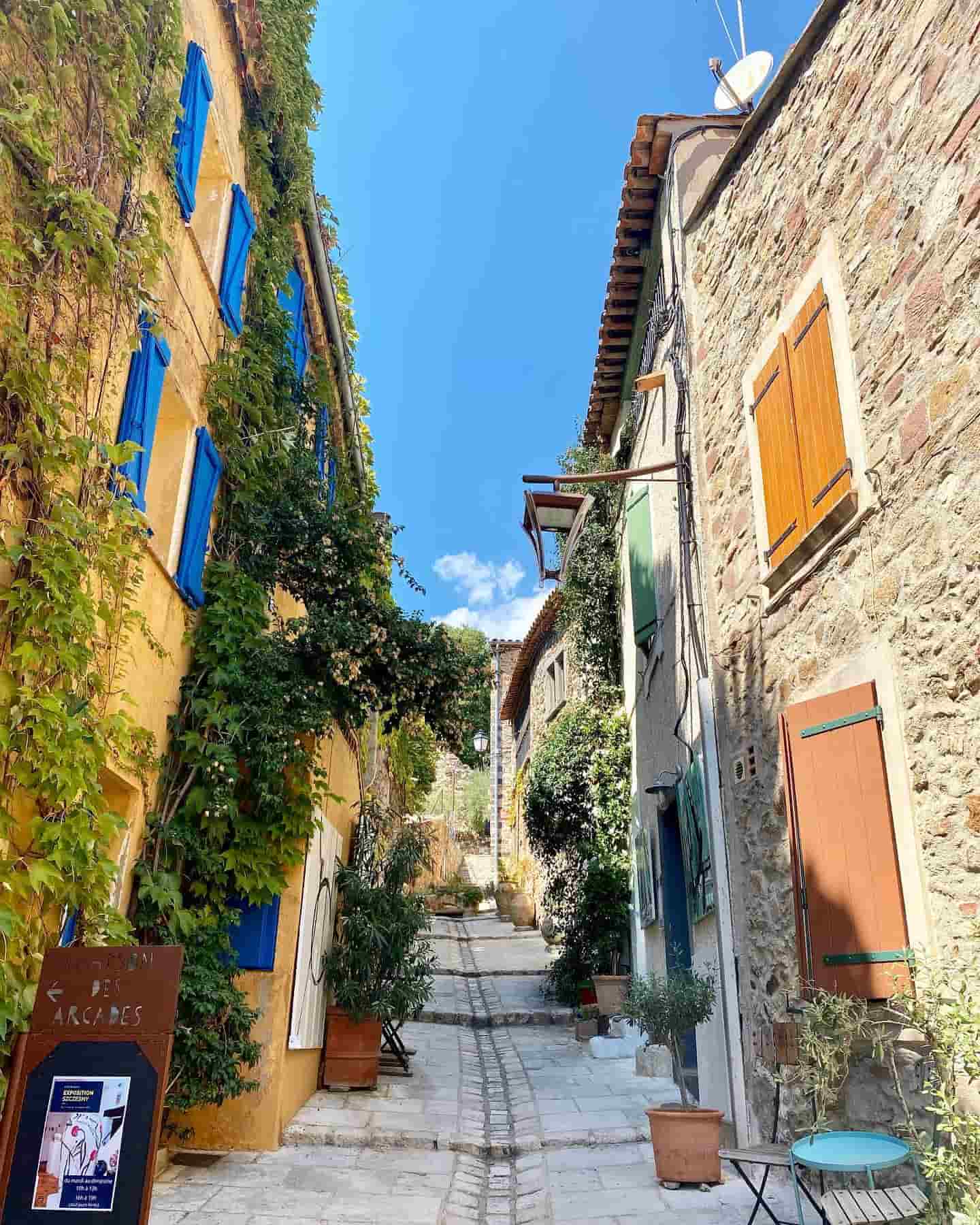📍 Grimaud Village, Saint Tropez, France 📍 Grimaud Village, Saint Tropez, France