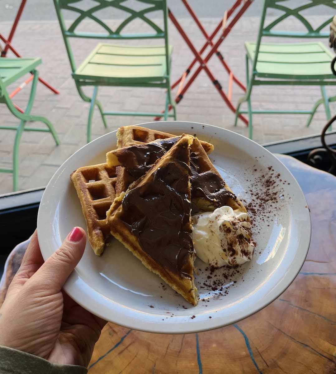 Saint-Roch_Quebec_City (1) Cafe in Saint-Roch