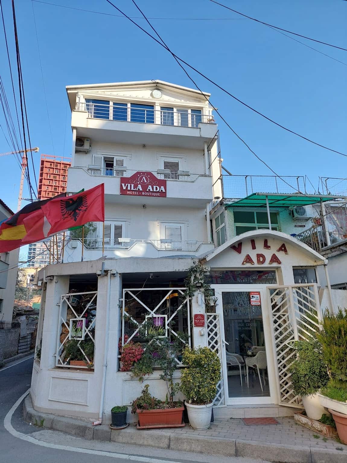 Dhjetori, Tirana Dhjetori, Tirana