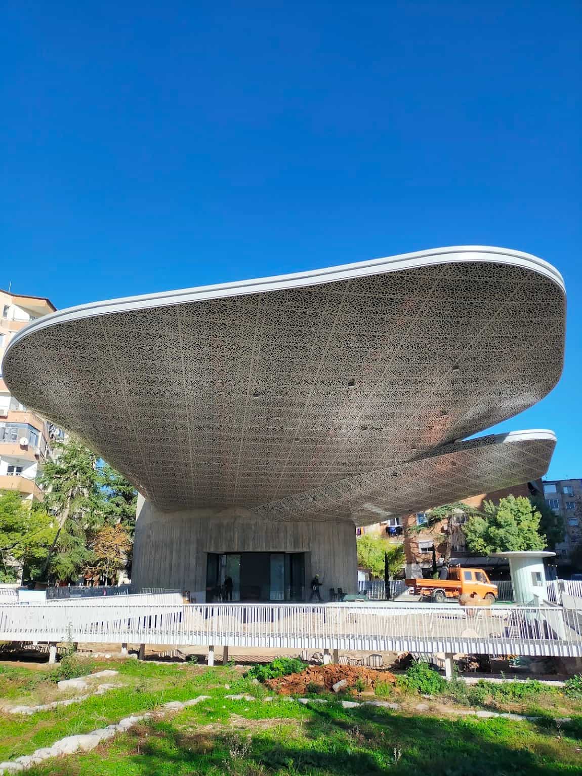 Dhjetori, Tirana Dhjetori, Tirana