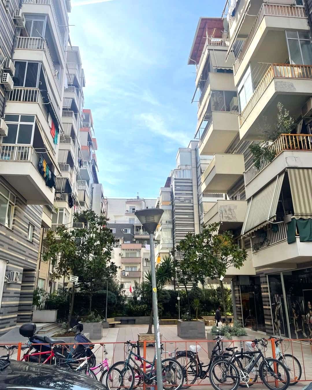 Dhjetori, Tirana Dhjetori, Tirana