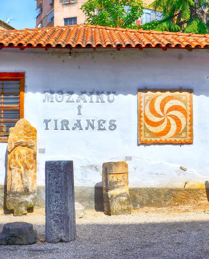 Dhjetori, Tirana Dhjetori, Tirana